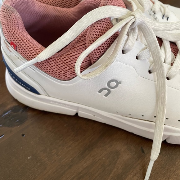 On Cloud ,The Roger Advantage - Picture 1 of 8